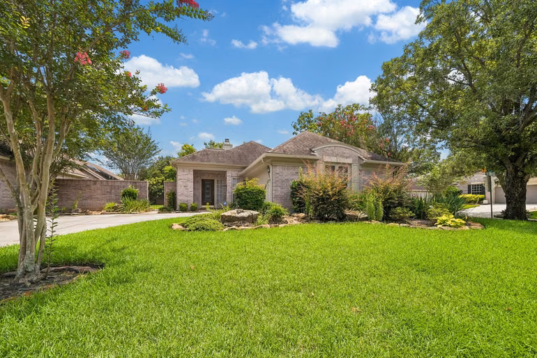 Photo 2 of 2823 N Strathford Lane, Kingwood, TX