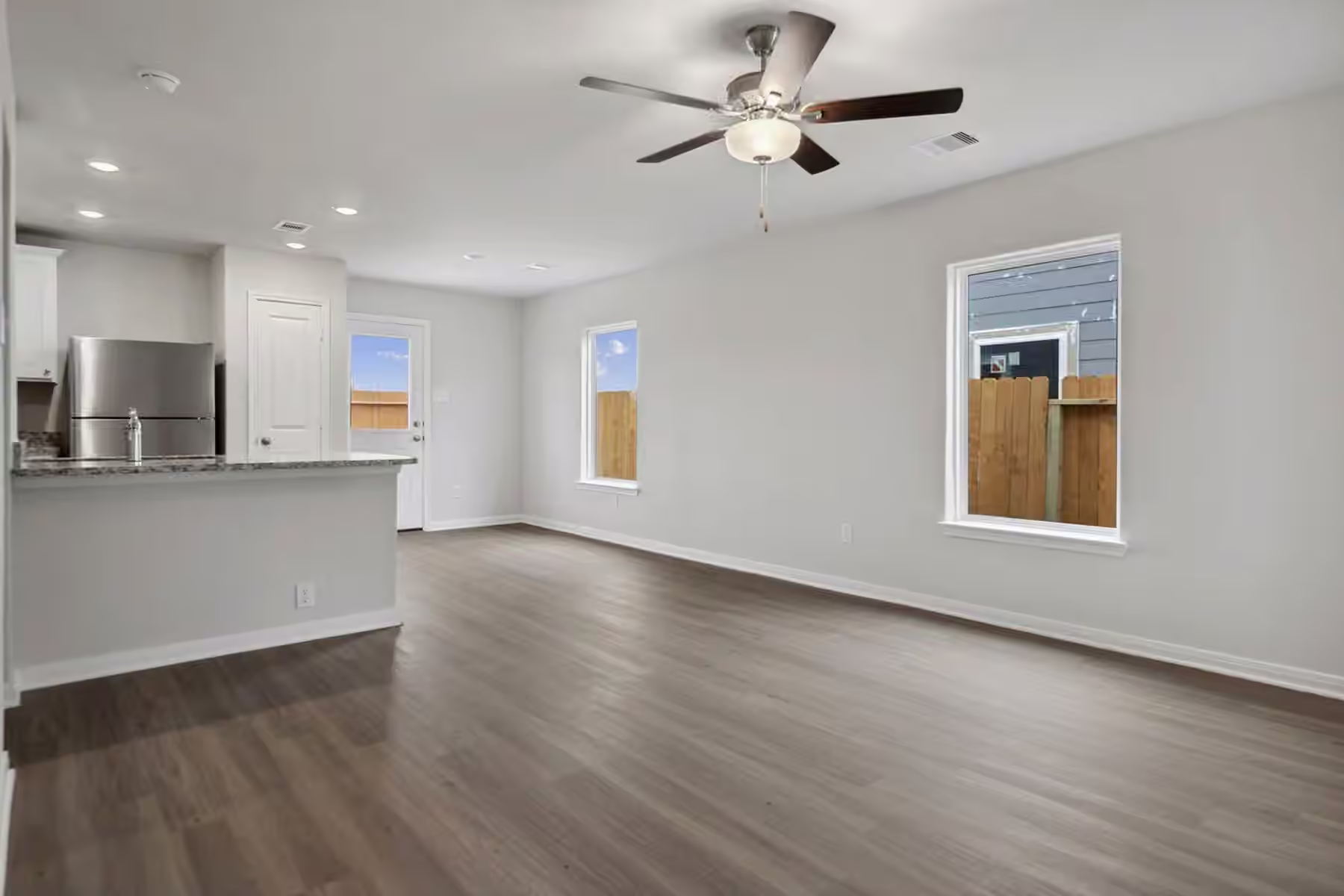 Photo 4 of 15878 Berry Hill Drive, Conroe, TX