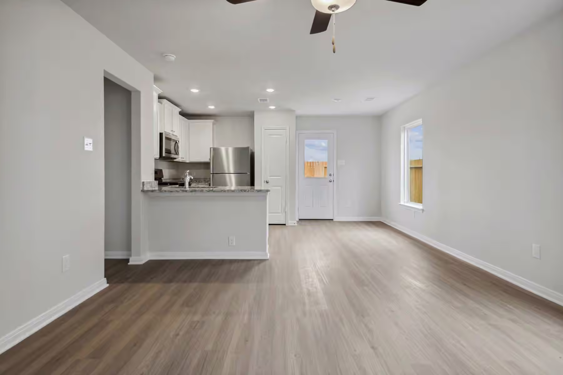 Photo 5 of 15878 Berry Hill Drive, Conroe, TX
