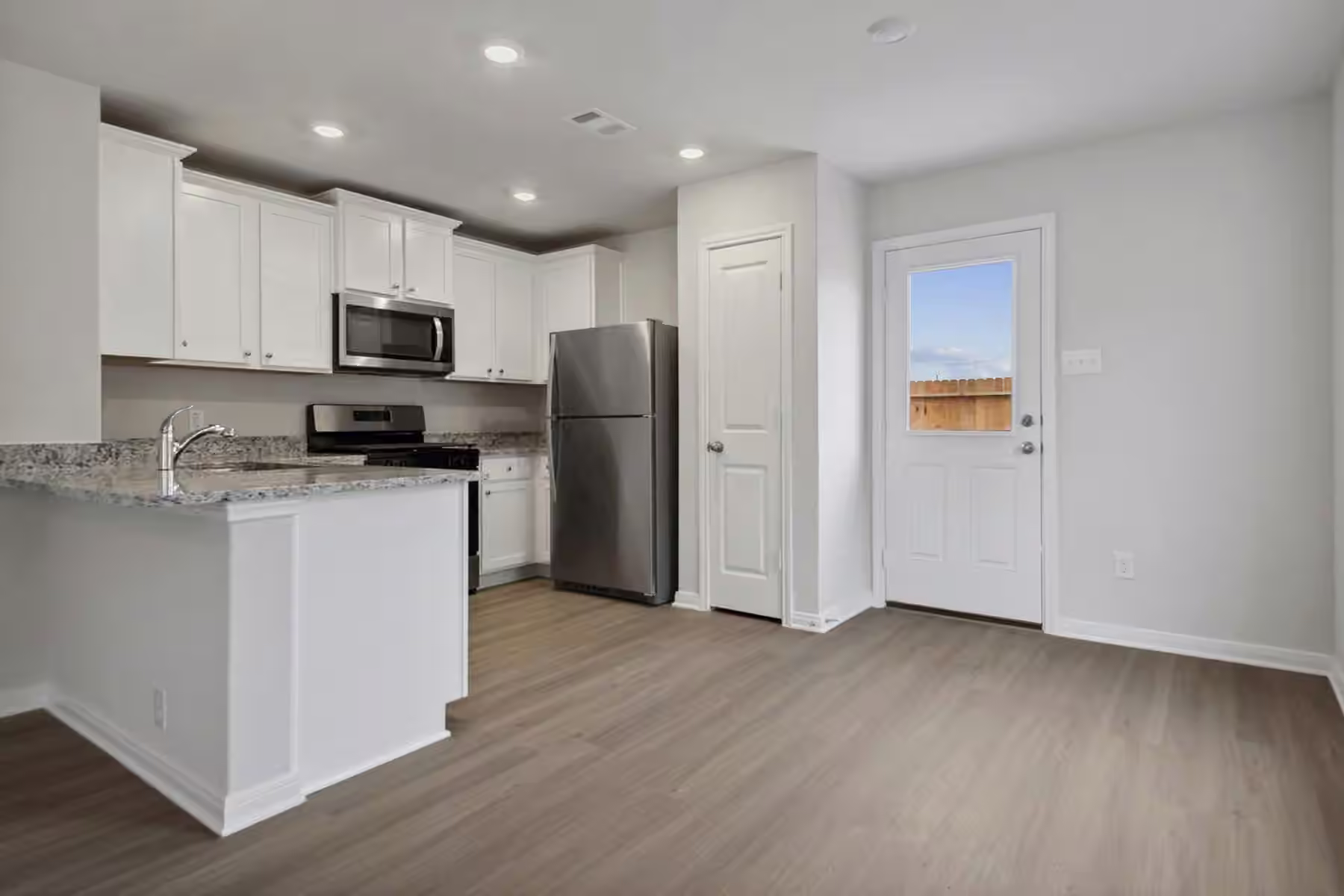 Photo 6 of 15878 Berry Hill Drive, Conroe, TX