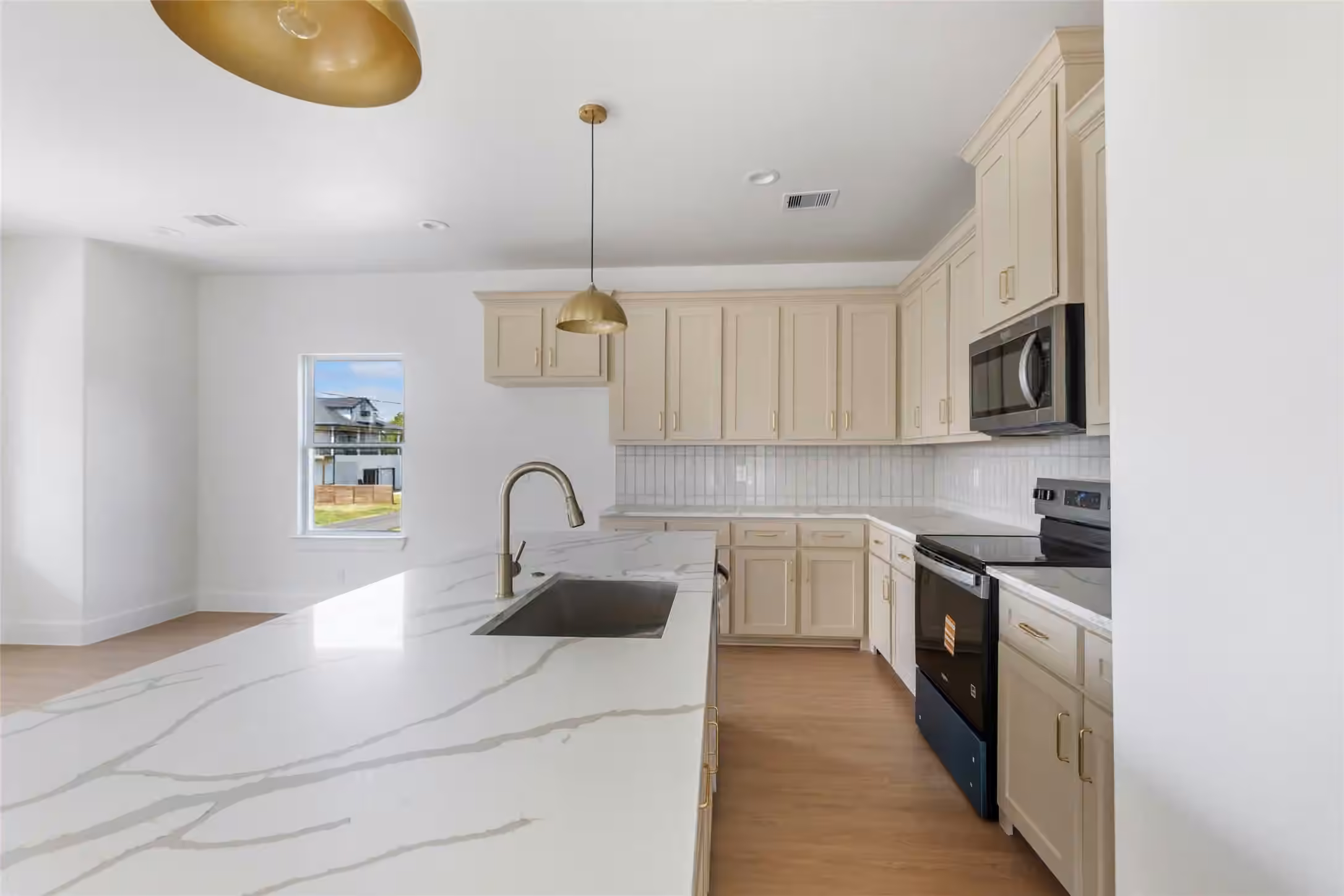 Photo 4 of 114 Dwire Drive, La Porte, TX
