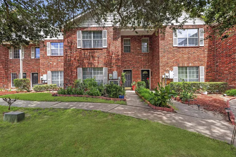 Photo of 13673 Garden Grove Court 275, Houston, TX