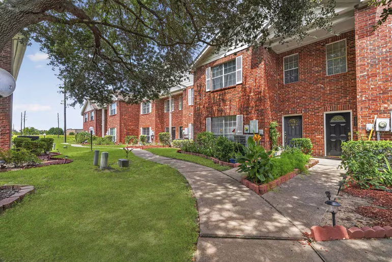 Photo 2 of 13673 Garden Grove Court 275, Houston, TX