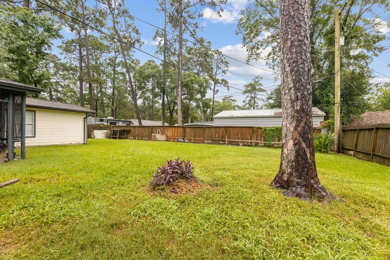Photo 3 of 1034 Royal Oak Drive, Dickinson, TX