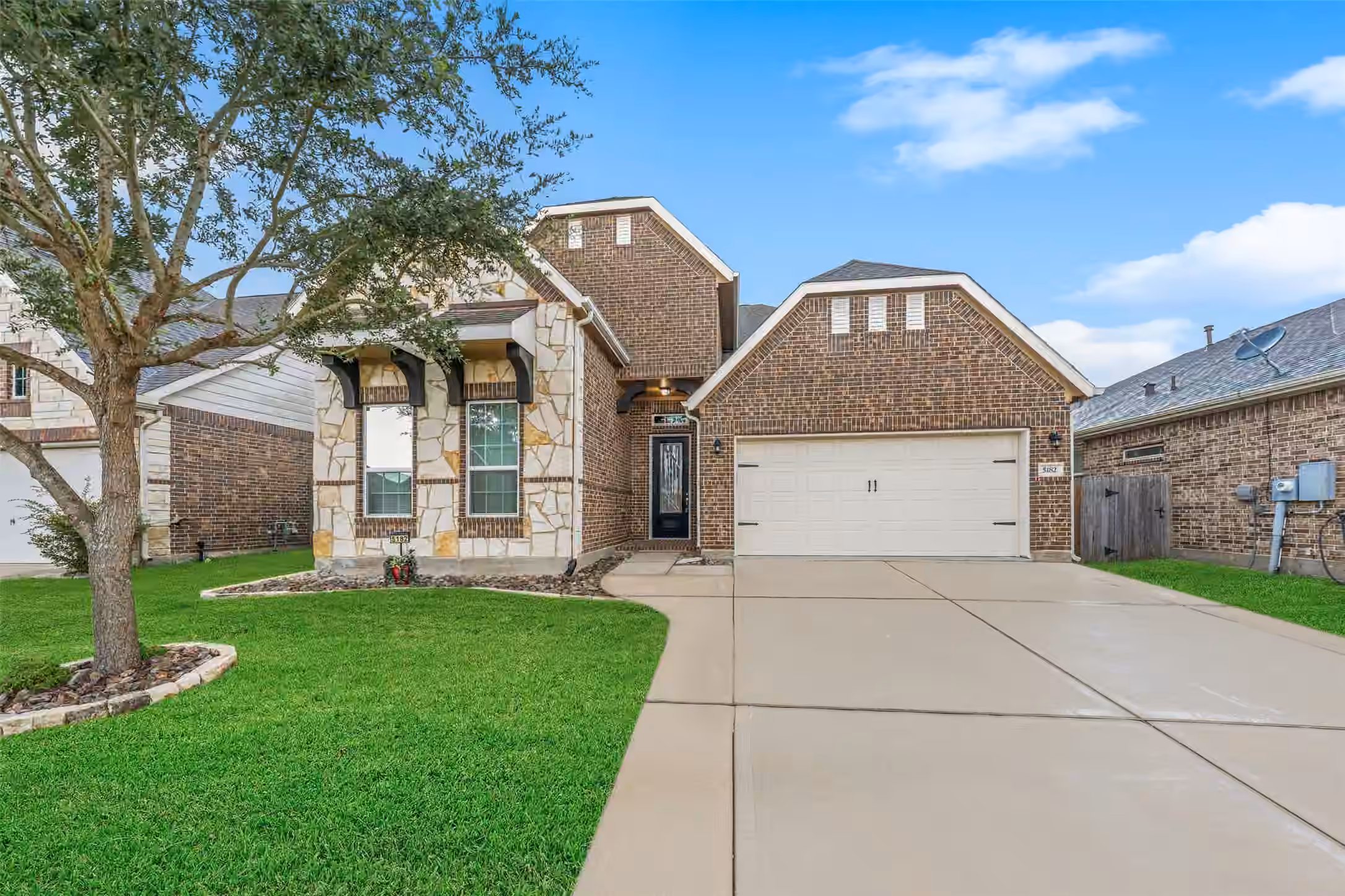 Photo 2 of 5182 Echo Falls Drive, Alvin, TX