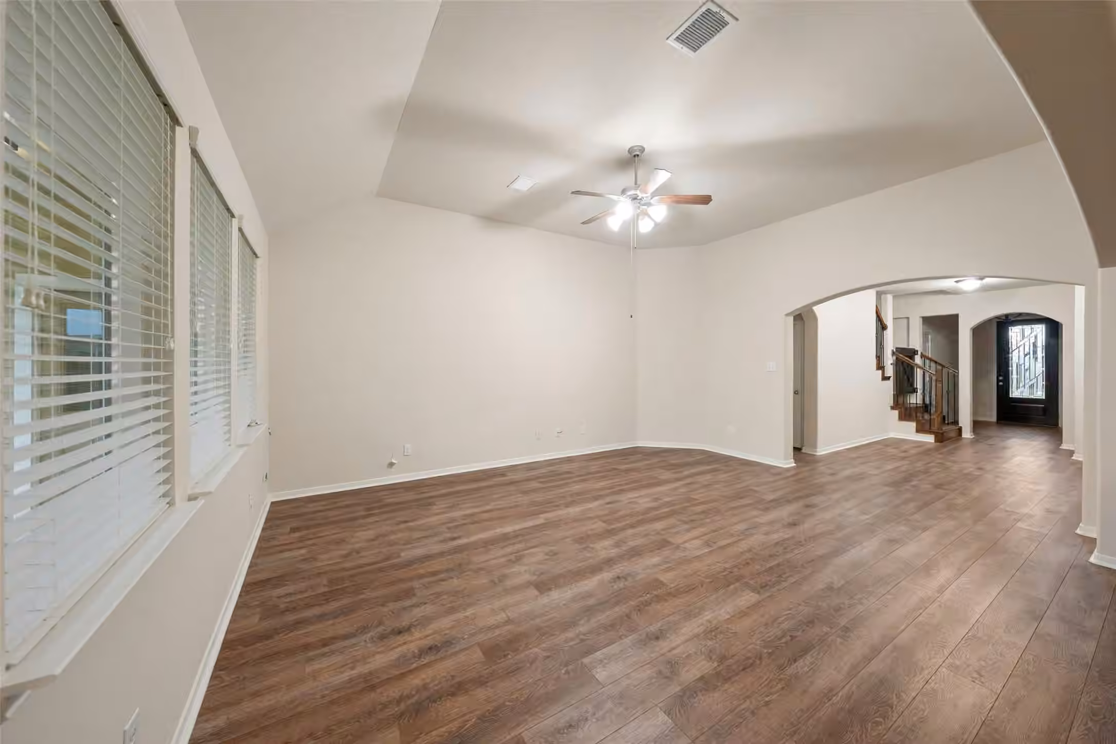 Photo 7 of 5182 Echo Falls Drive, Alvin, TX