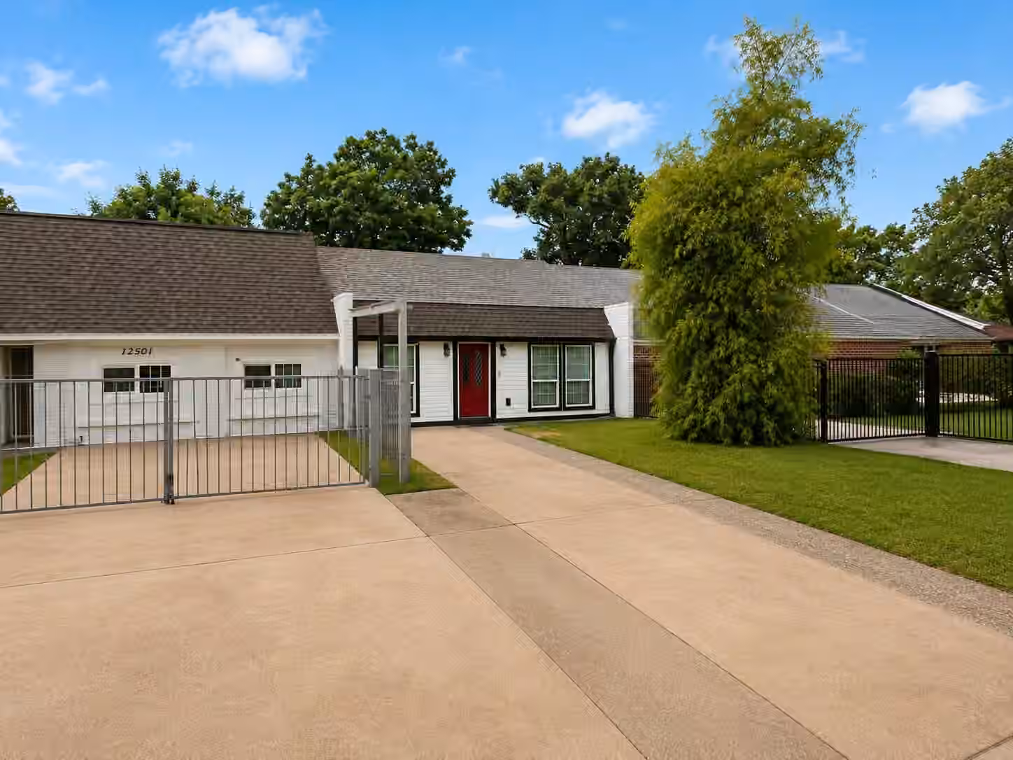 Photo 4 of 12503 W Hardy Road, Houston, TX
