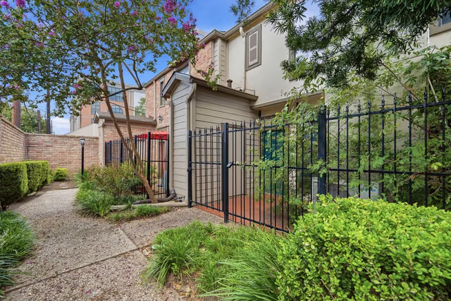 Photo 3 of 1201 Mcduffie Street 114, Houston, TX