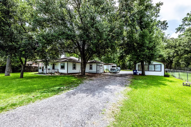 Photo of 12 Bybee Circle, Huntsville, TX 77320