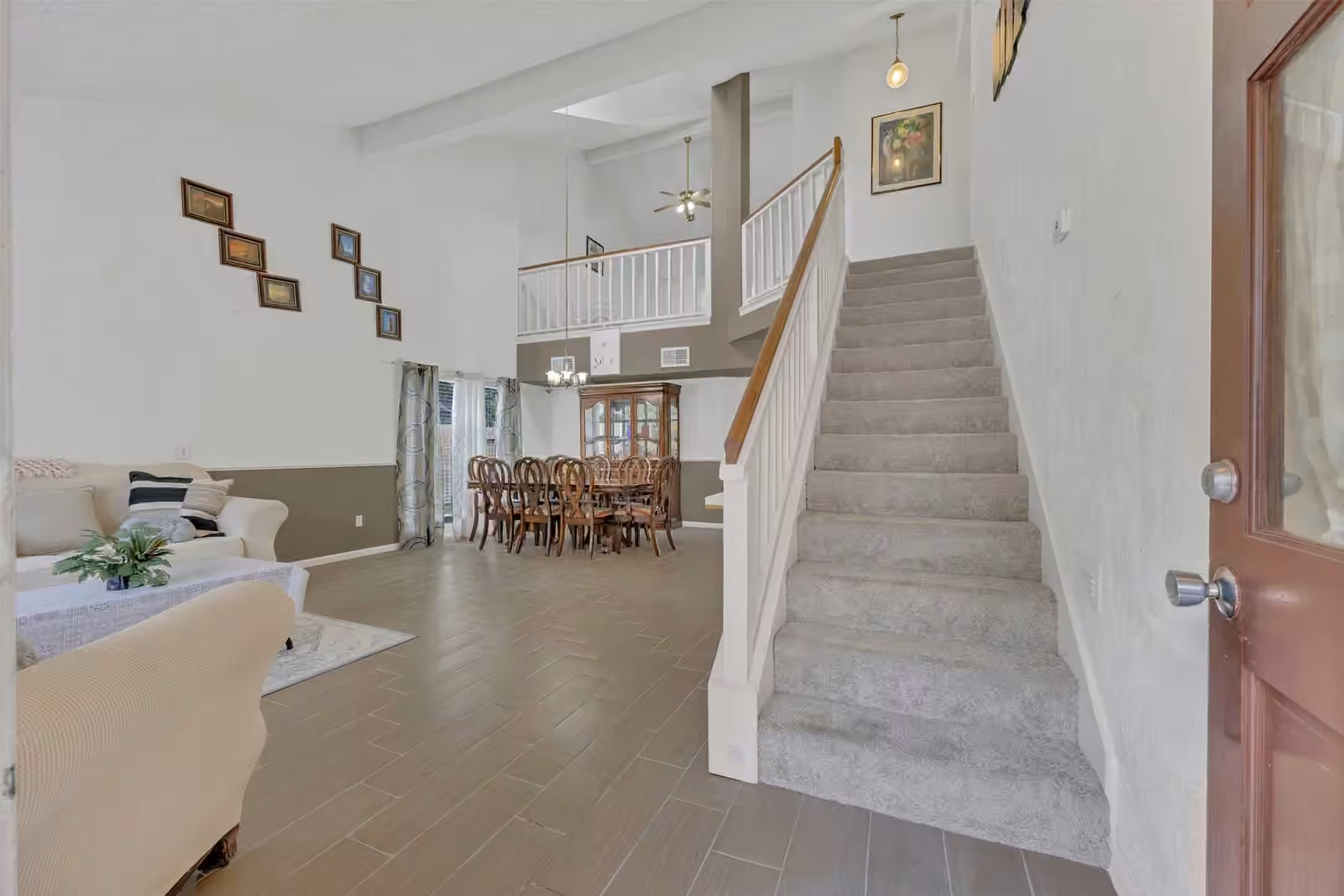 Photo 3 of 15619 Beechnut Street, Houston, TX