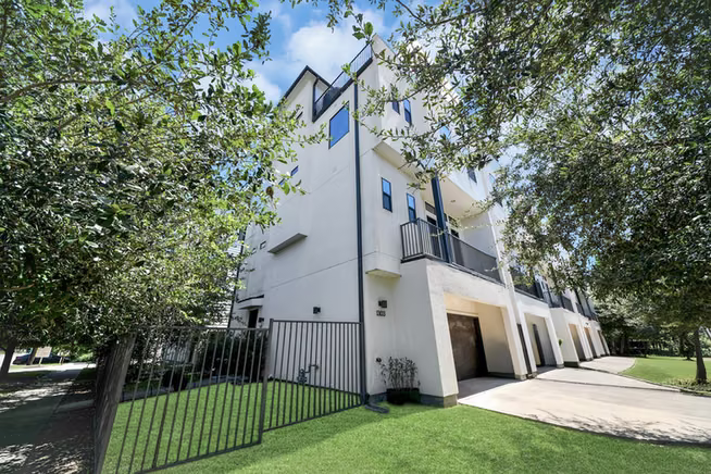 Photo 7 of 1303 Live Oak Street, Houston, TX