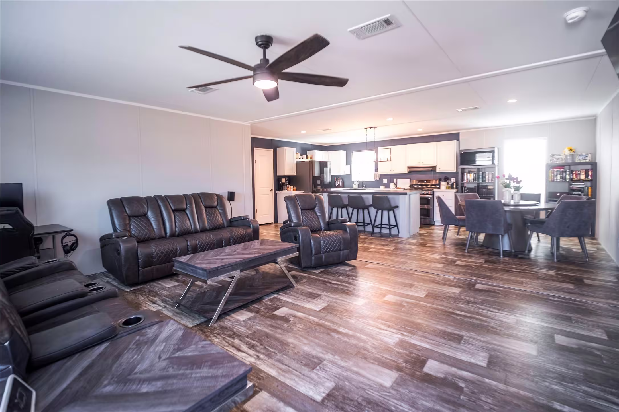 Photo 4 of 5402 Five Oaks Drive, Spring, TX