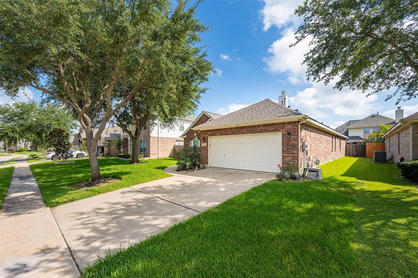 Photo 3 of 13922 Abbey Lane, Sugar Land, TX