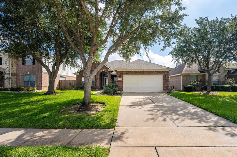 Photo 4 of 13922 Abbey Lane, Sugar Land, TX