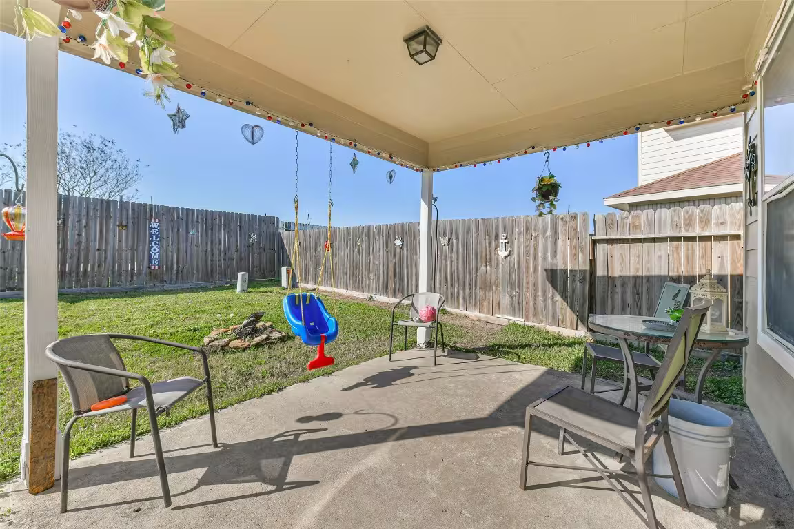 Photo 5 of 8319 White Pine Lane, Baytown, TX