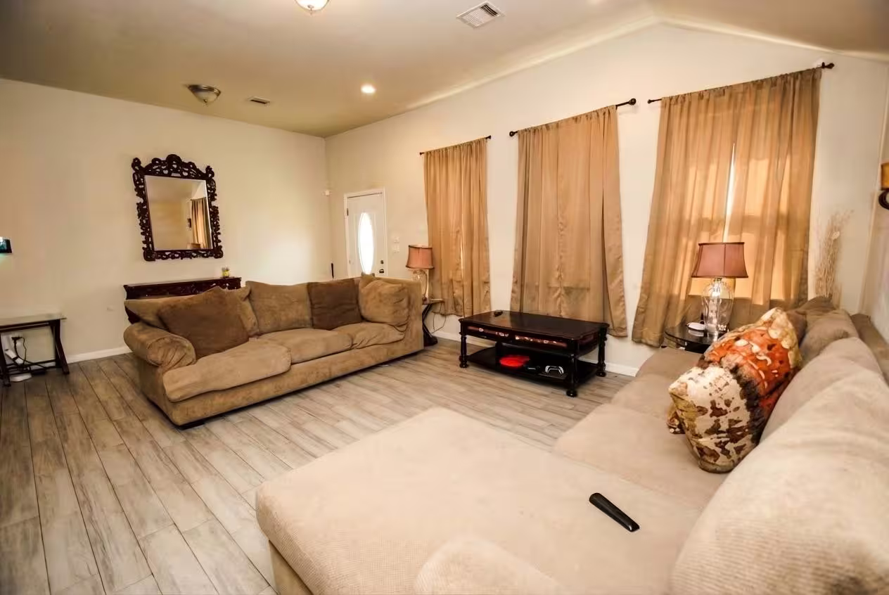 Photo 4 of 7414 Maczali Drive, Houston, TX