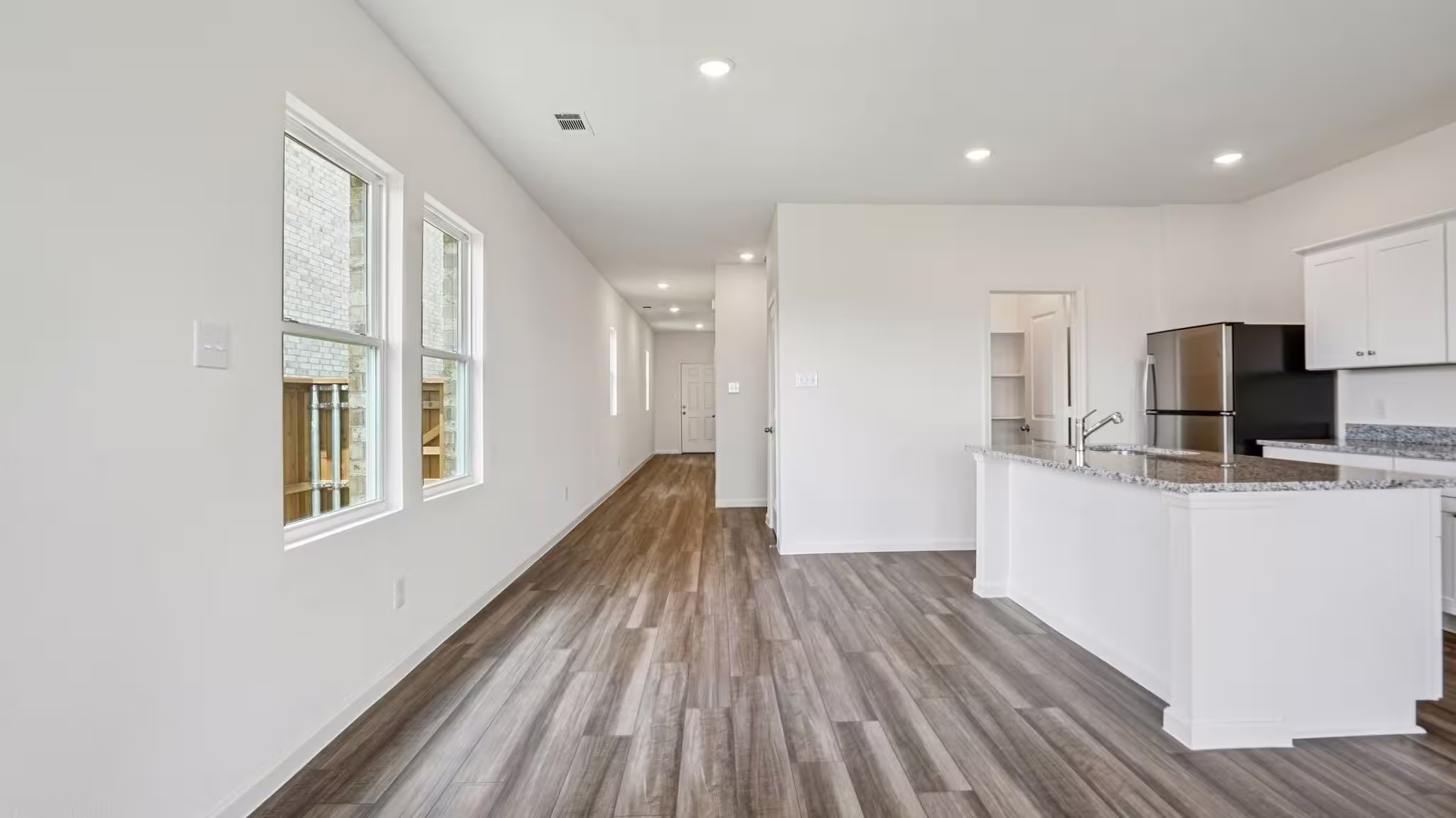 Photo 4 of 5998 Mercer Street, Conroe, TX