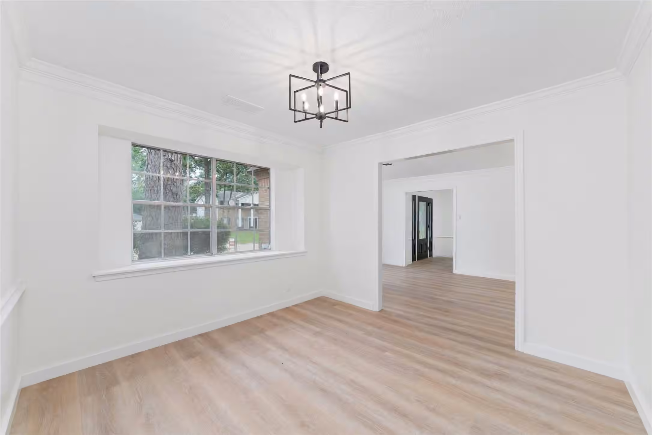 Photo 4 of 7910 Oak Moss Drive, Spring, TX