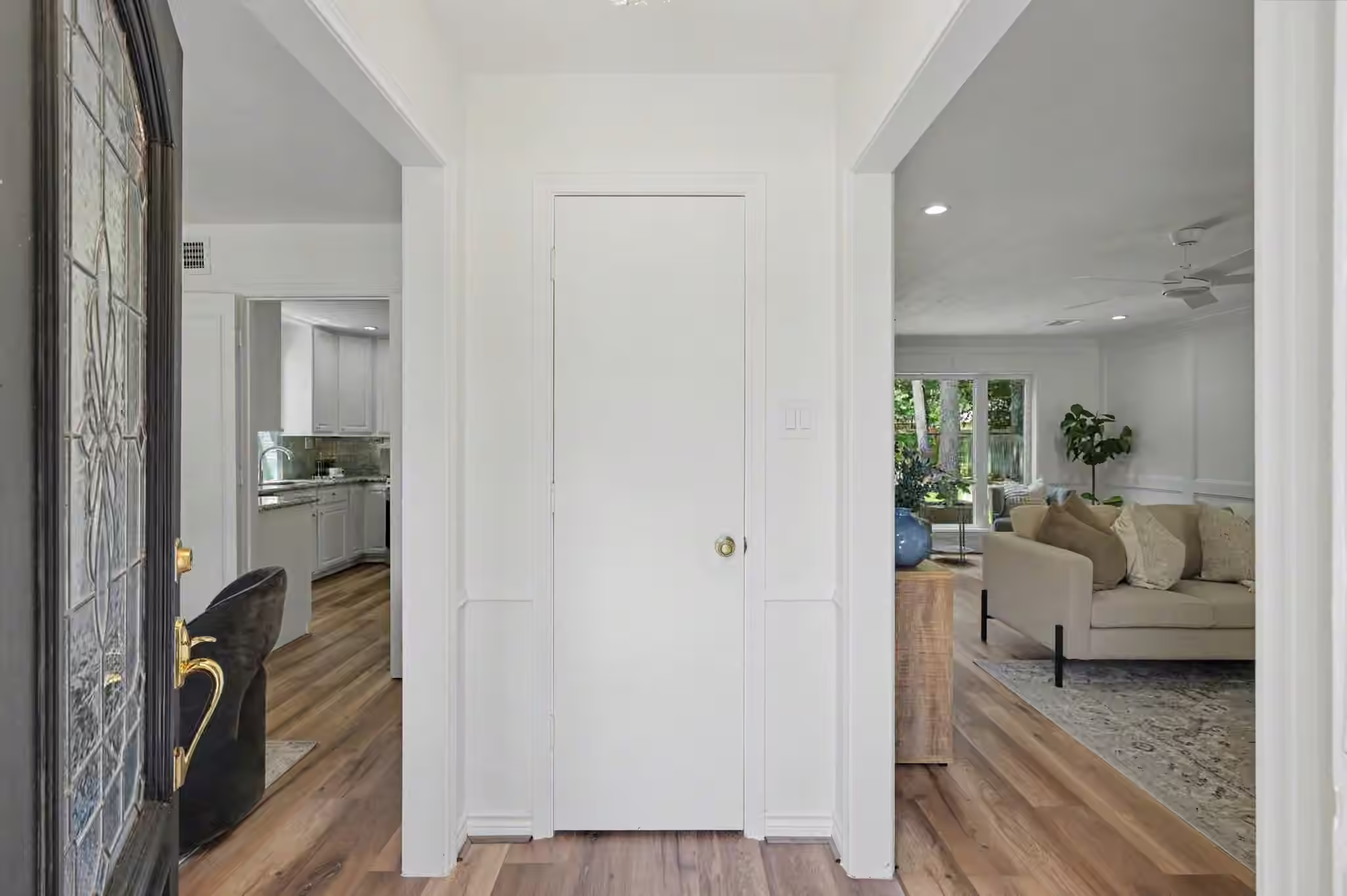 Photo 3 of 19 Postvine Court, The Woodlands, TX
