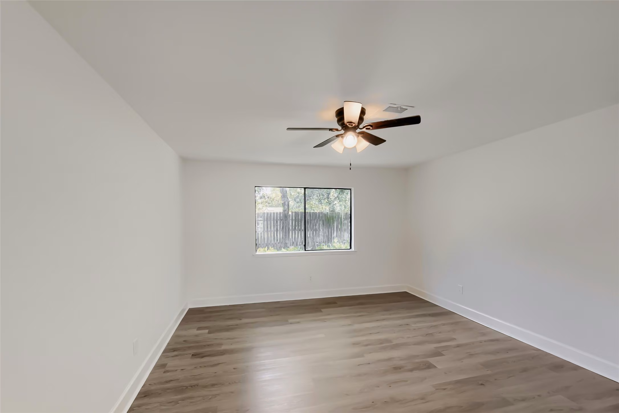 Photo 4 of 205 Morningside Drive, Friendswood, TX