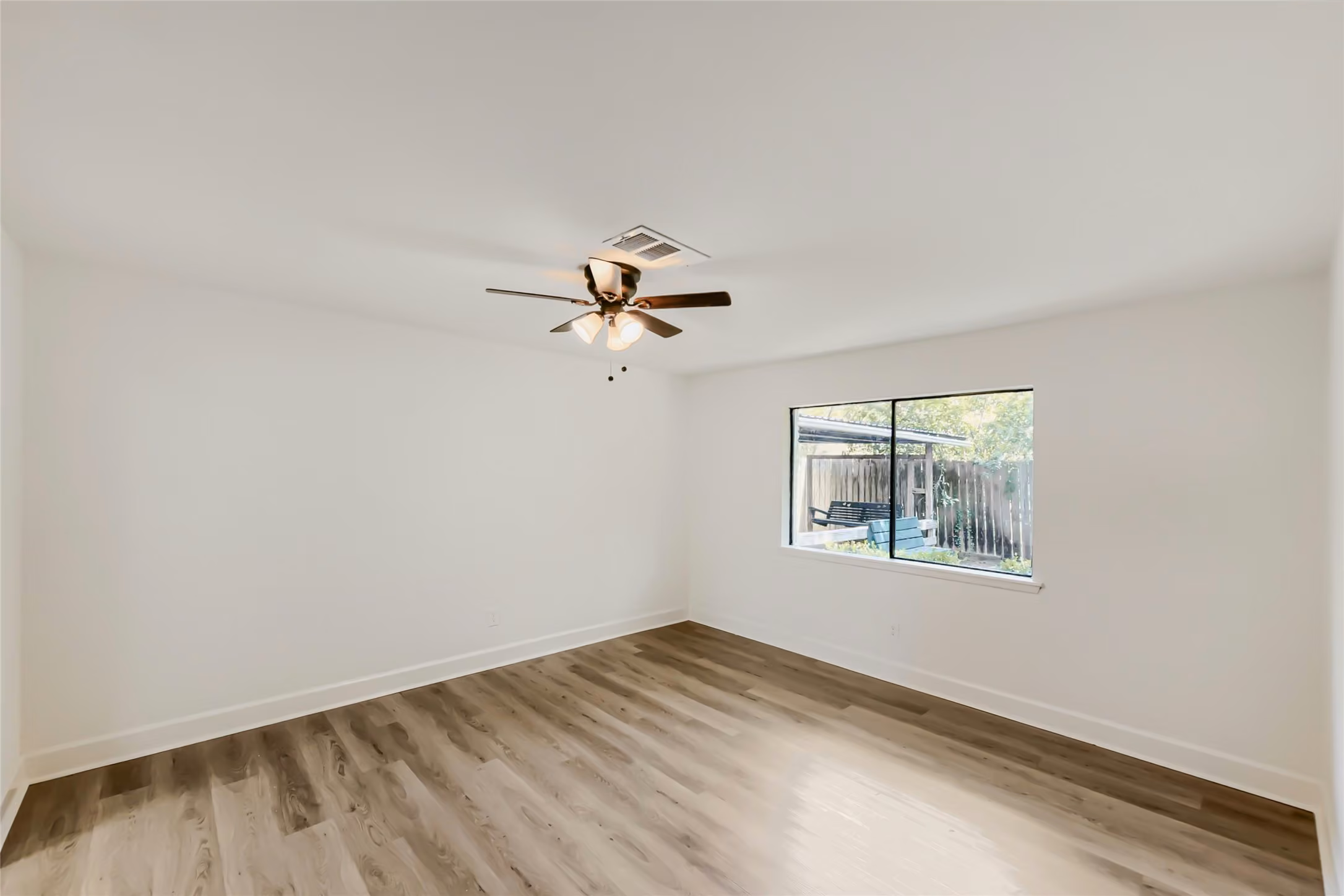 Photo 5 of 205 Morningside Drive, Friendswood, TX