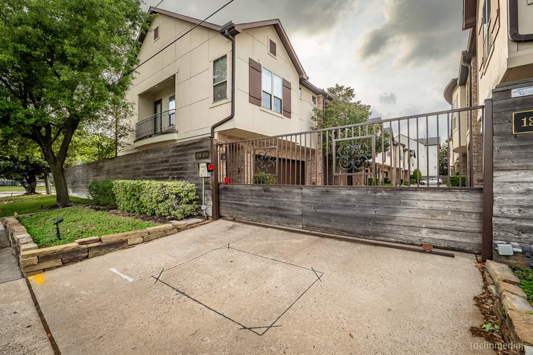 Photo 2 of 1258 Sampson Street, Houston, TX
