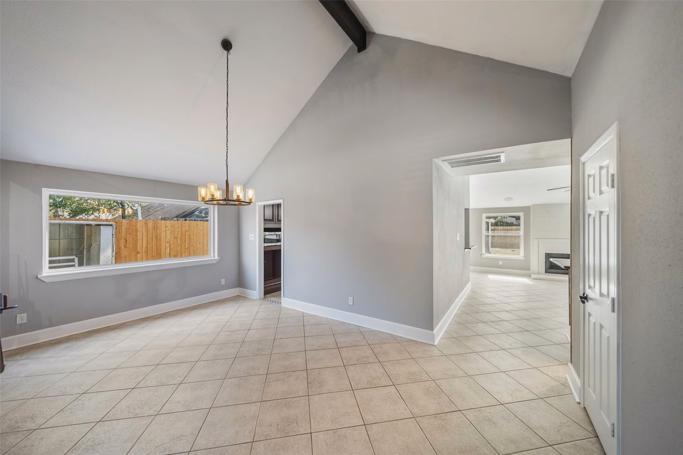 Photo 5 of 15507 Four Leaf Drive, Houston, TX