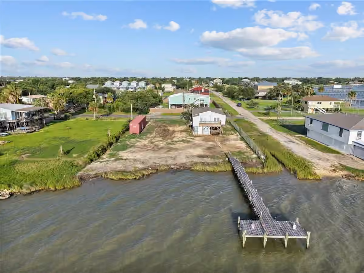 Photo of 1048 16th Street, Dickinson, TX 77539