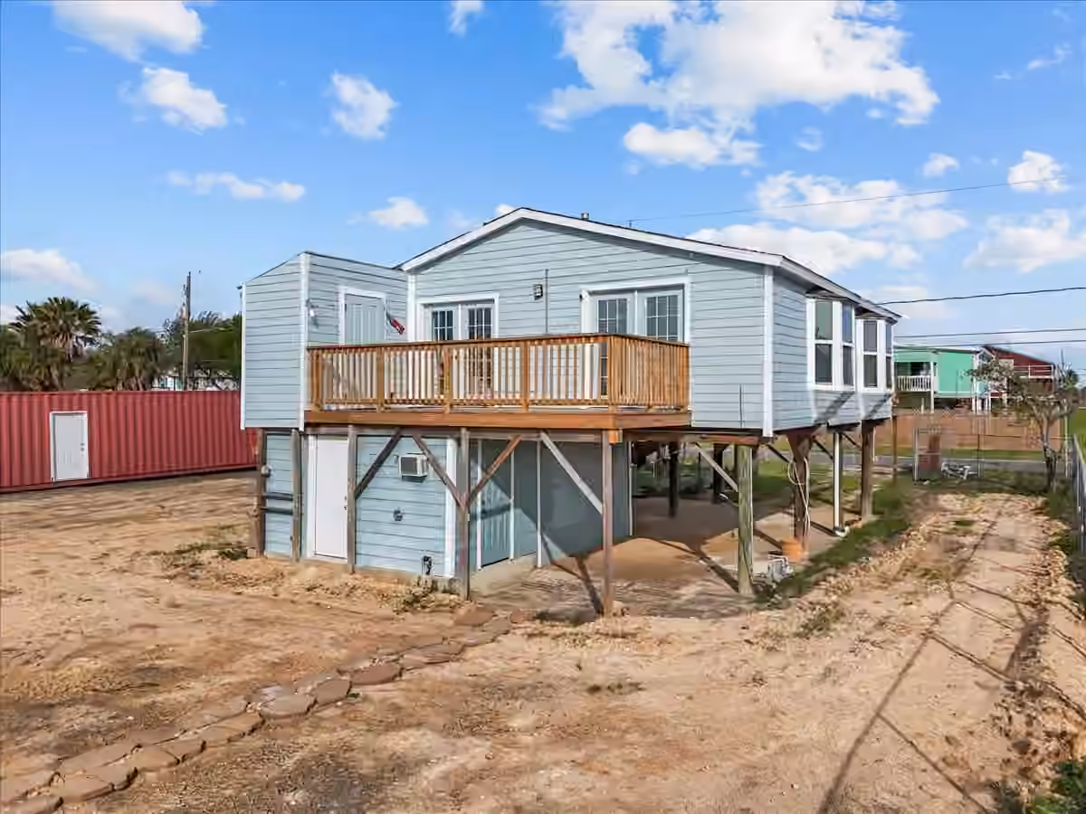 Photo 7 of 1048 16th Street, Dickinson, TX
