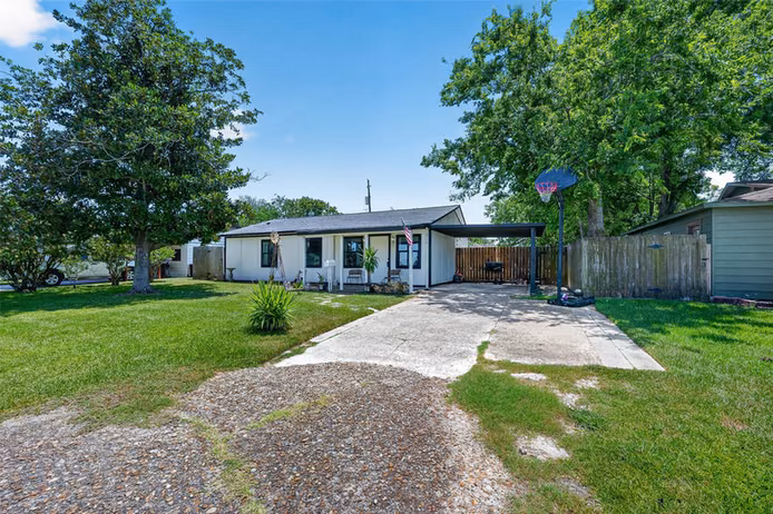 Photo 5 of 2110 Hillshire Drive, Deer Park, TX