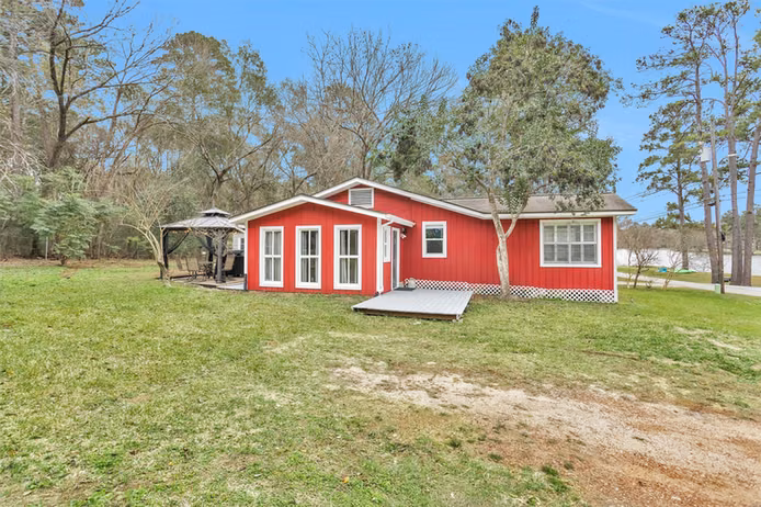 Photo of 1607 E Pine Lake Circle, Conroe, TX 77316