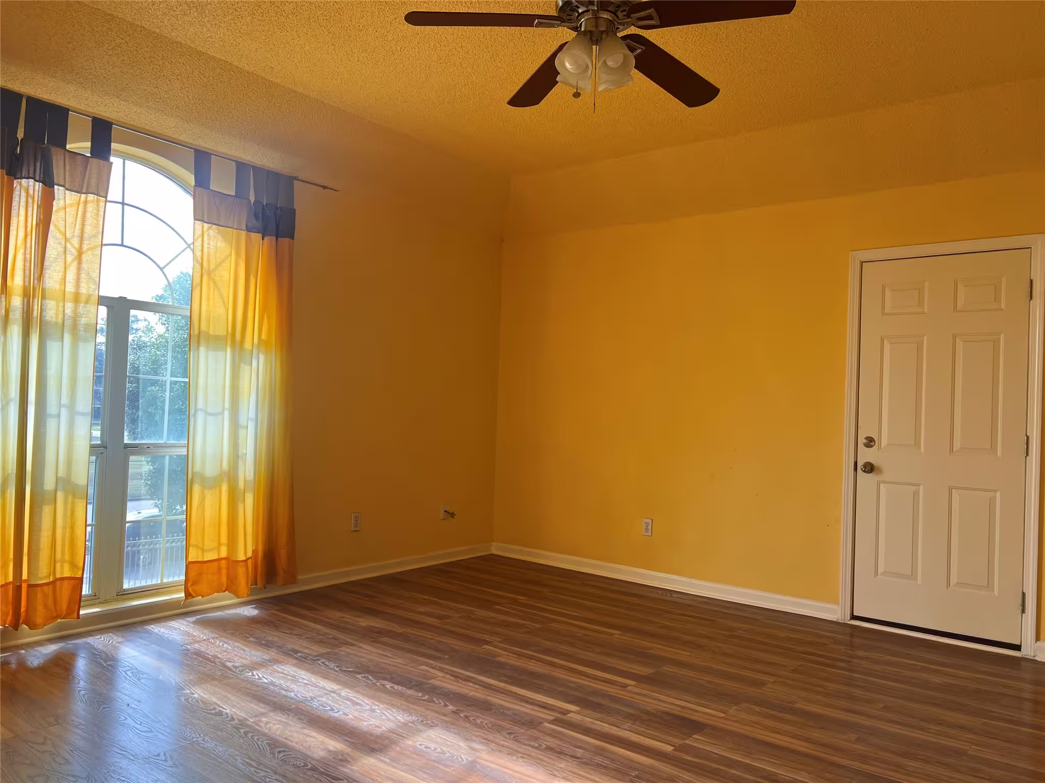 Photo 3 of 1305 VISTA Road, Pasadena, TX