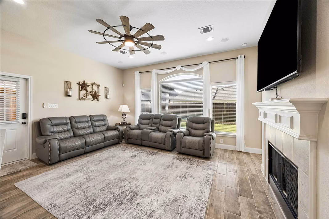 Photo 3 of 202 Wyndemere Drive, Montgomery, TX