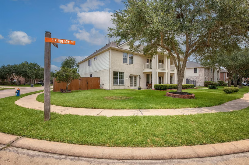 Photo 2 of 3612 Fir Hollow Way, Pearland, TX
