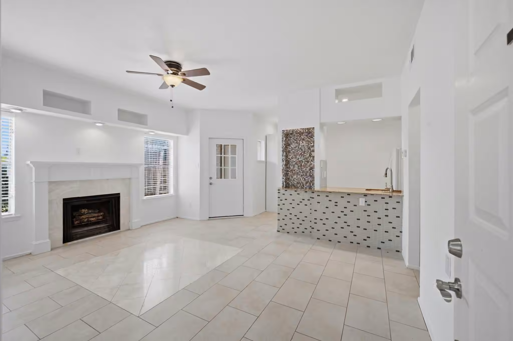 Photo 5 of 2011 Spenwick Drive 717, Houston, TX