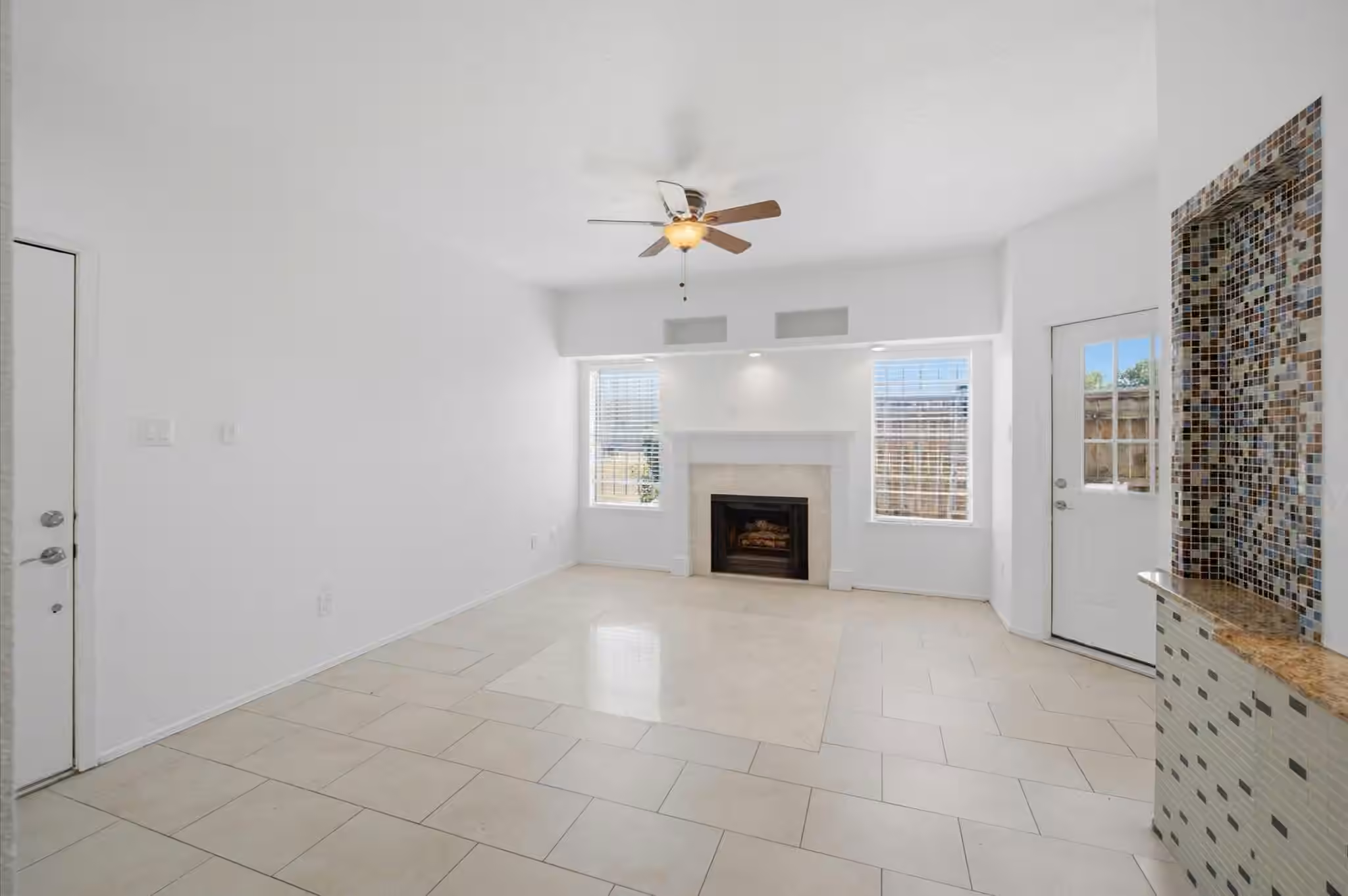 Photo 6 of 2011 Spenwick Drive 717, Houston, TX