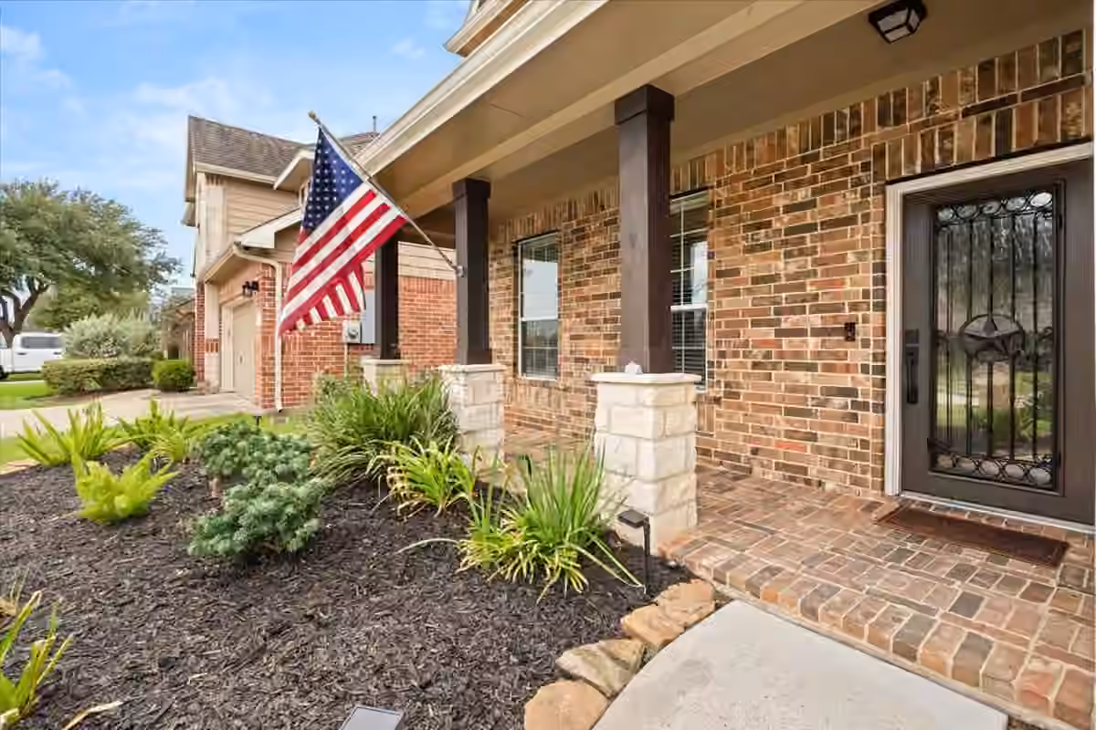Photo 4 of 4910 E Meadow Drive, Deer Park, TX