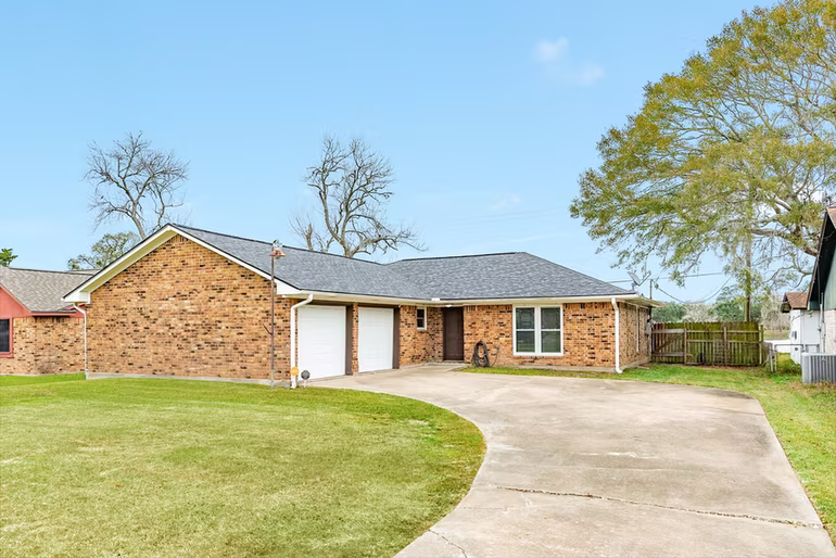 Photo 5 of 239 Lakewood Drive, Clute, TX