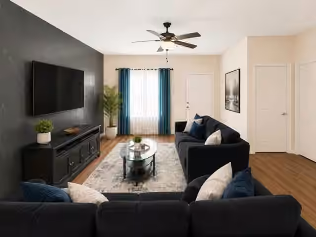 Photo 2 of 205 De Koven Street, Houston, TX