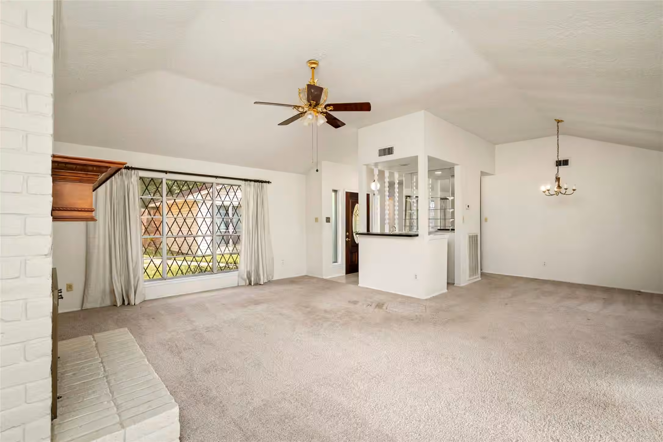 Photo 6 of 422 W Castle Harbour Dr, Friendswood, TX