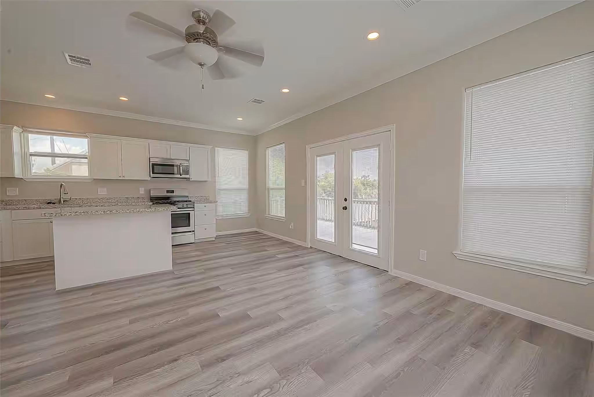 Photo 3 of 2730 Avenue D, San Leon, TX