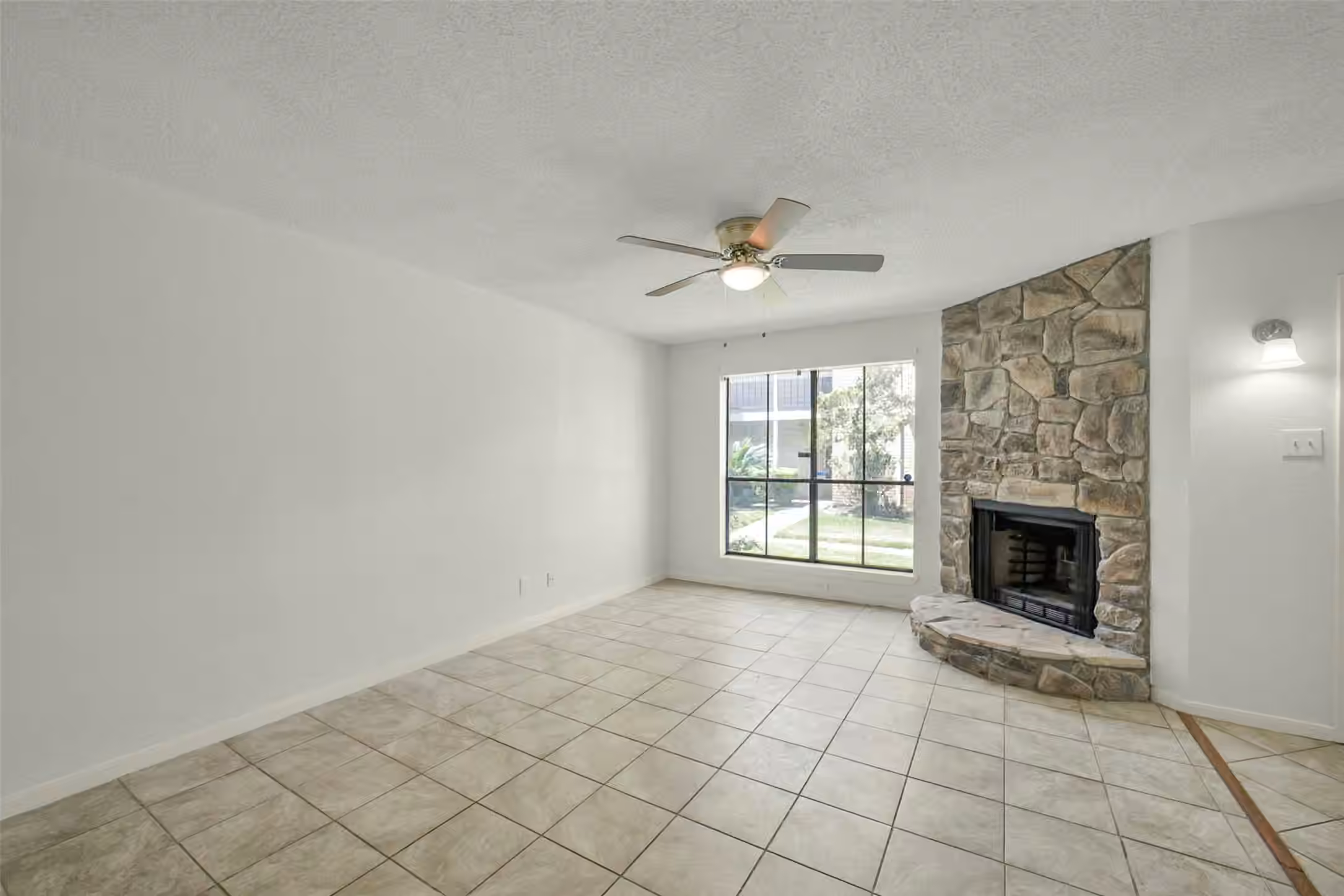 Photo 4 of 17401 Red Oak Drive 66, Houston, TX