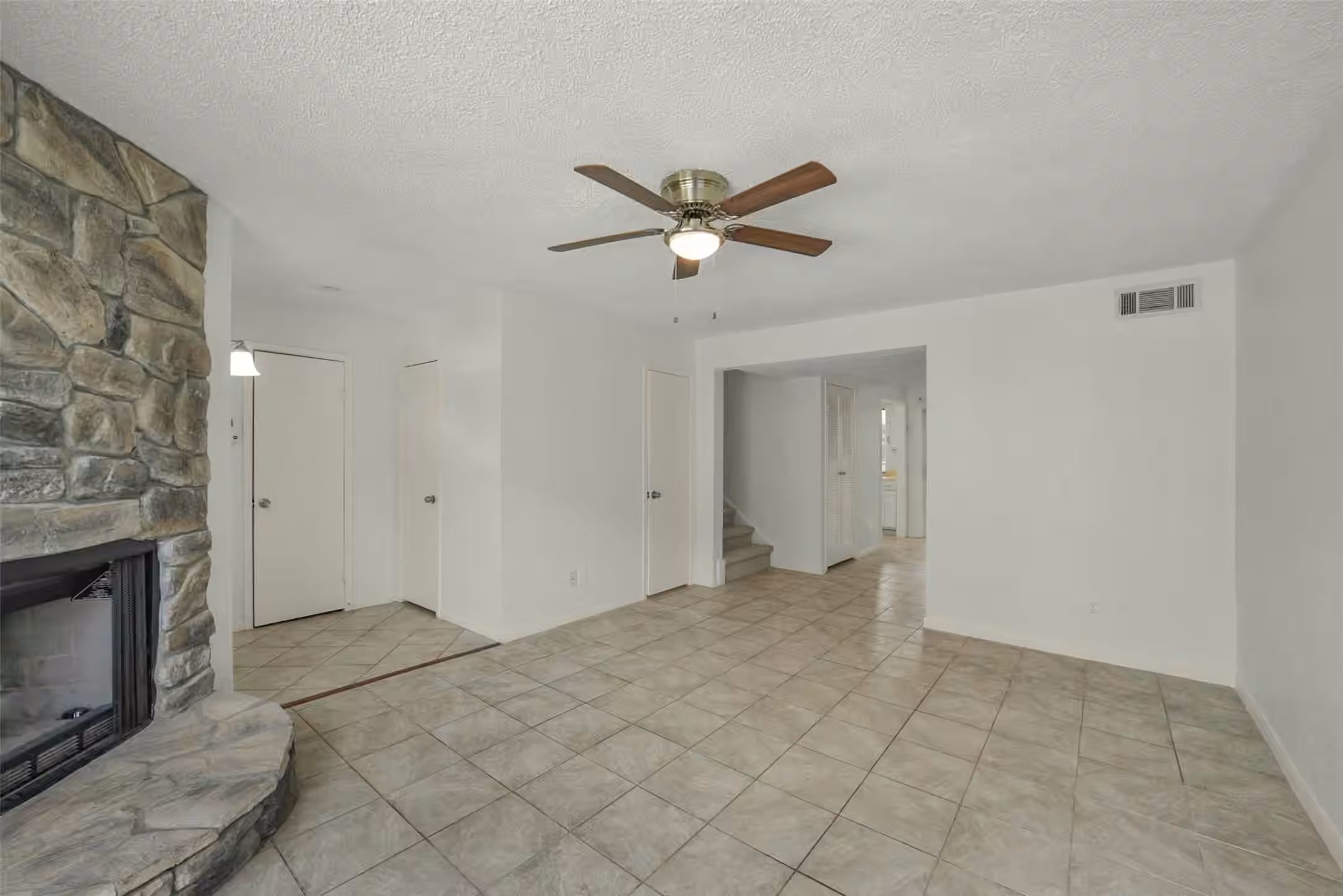 Photo 5 of 17401 Red Oak Drive 66, Houston, TX