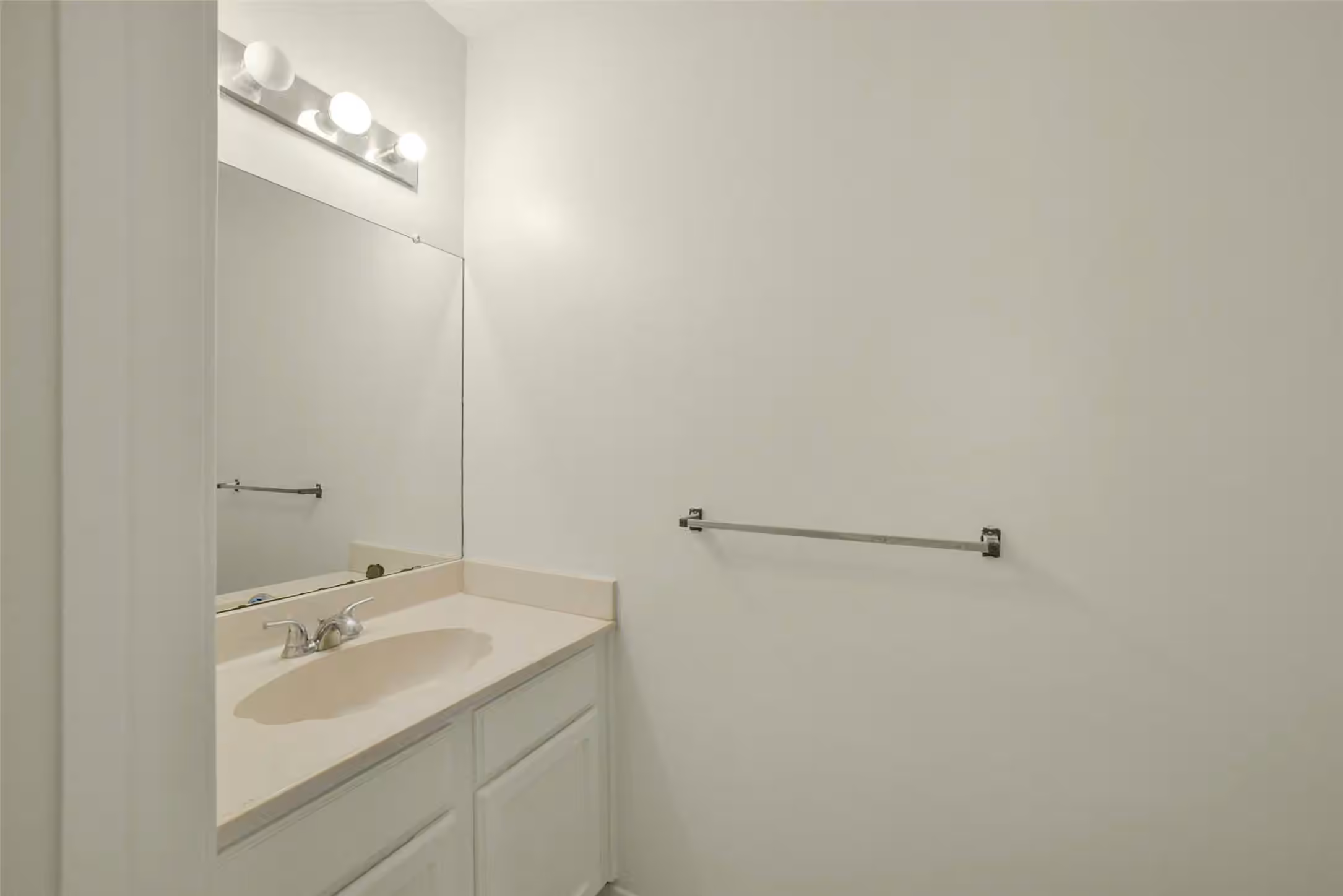 Photo 6 of 17401 Red Oak Drive 66, Houston, TX