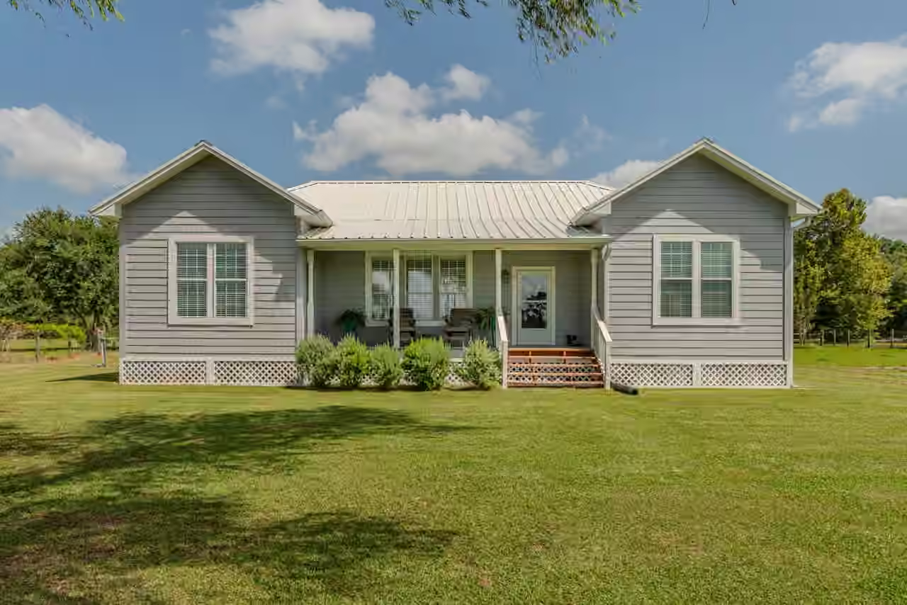 Photo of 1401 E Buccaneer Drive, Winnie, TX