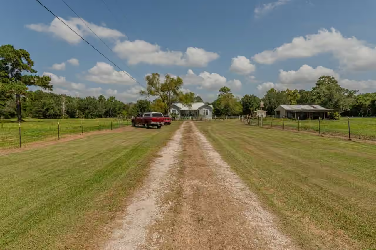 Photo 2 of 1401 E Buccaneer Drive, Winnie, TX