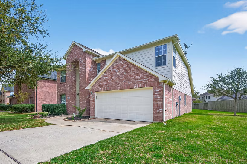 Photo 4 of 5118 Cove Creek, Baytown, TX