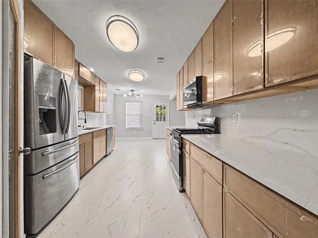 Photo 4 of 15810 Pilgrim Hall Drive, Friendswood, TX