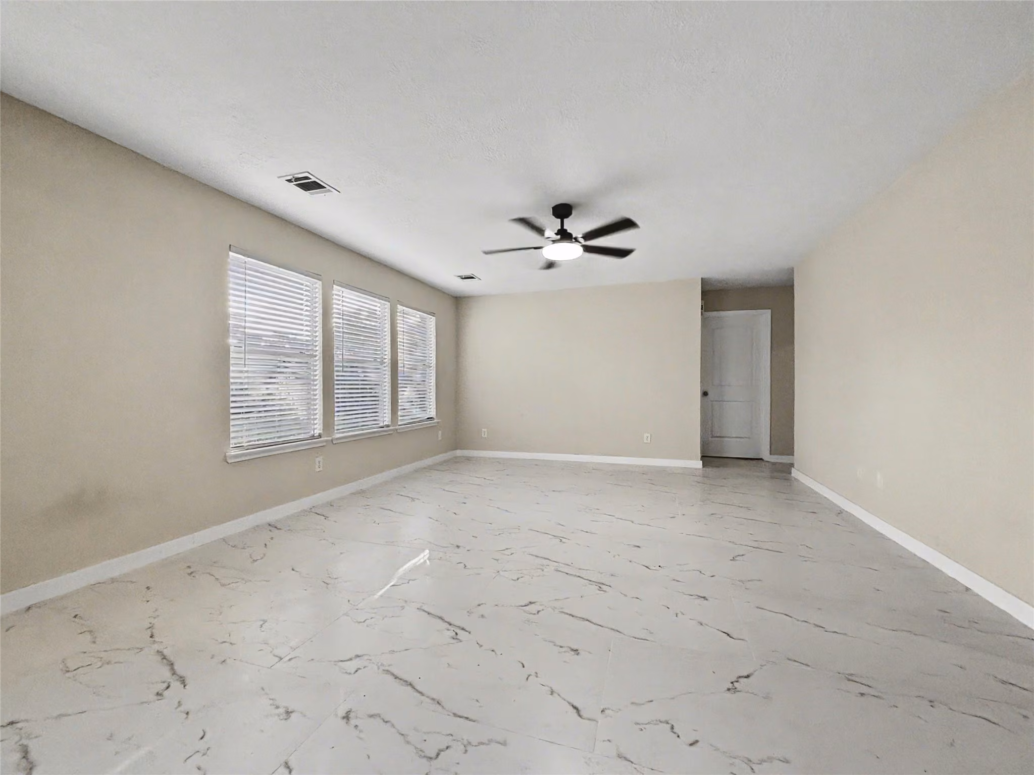 Photo 7 of 15810 Pilgrim Hall Drive, Friendswood, TX