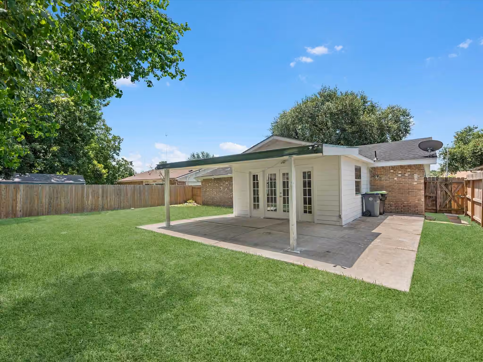 Photo of 2006 Crestmont Circle, Missouri City, TX